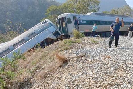 Deja accidente del Tren Interoce&aacute;nico 13 muertos