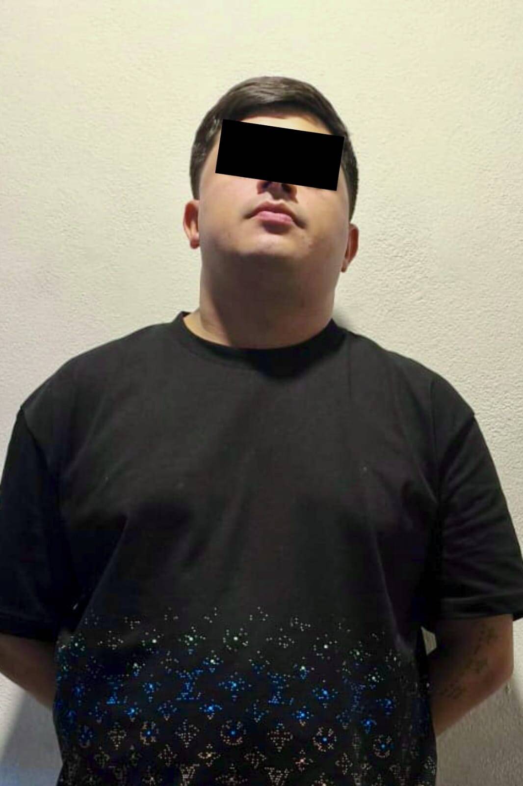 Elementos de la Polic&iacute;a de Guadalupe detuvieron a un hombre con un arma de fuego en su poder, tras la denuncia de una jovencita en el estacionamiento de Plaza Andenes.