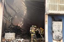 Moviliza incendio en bodegas de Monterrey, hay un herido