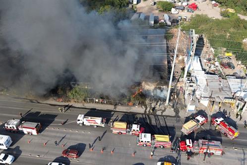 Arde bodega al poniente de Monterrey