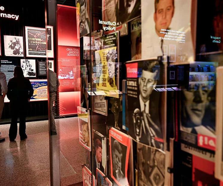 Cancelan artistas funciones tras rebautizo del Kennedy Center