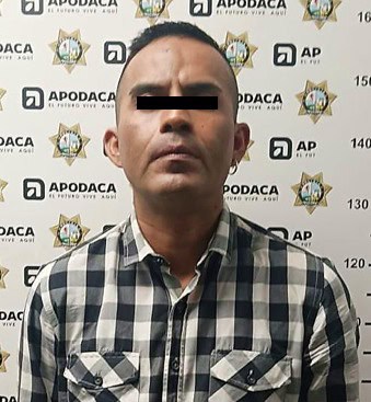 La Secretar&iacute;a de Seguridad P&uacute;blica y Vialidad de Apodaca detuvo a cuatro masculinos y una femenina que ten&iacute;an pendientes &oacute;rdenes de aprehensi&oacute;n por delitos contra la salud, violencia familiar y lesiones.