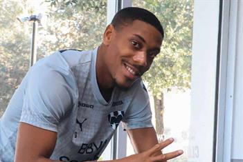 Cierra Rayados a&ntilde;o con pr&aacute;ctica; presenta Martial molestia estomacal