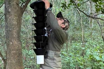 Entrega PVSNL trampas de plagas forestales a Conafor