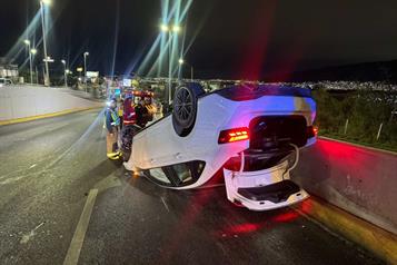 Sufre volcadura en Paseo de los Leones