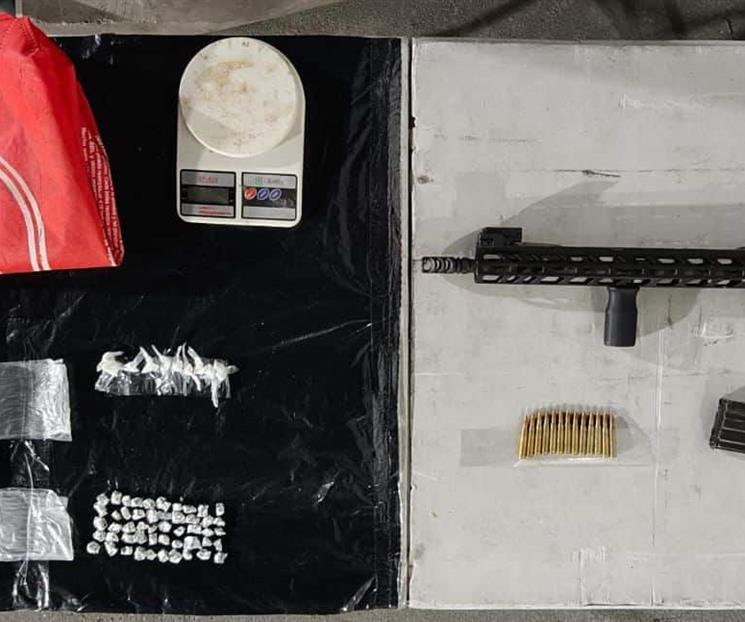 Aprehenden a sujeto con arma larga y droga Aprehenden a sujeto con arma larga y droga