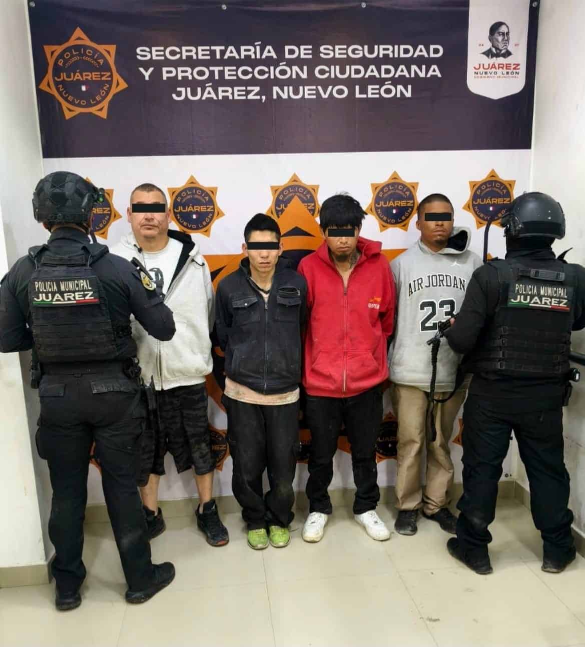Una persecuci&oacute;n derivada de un reporte ciudadano concluy&oacute; con la detenci&oacute;n de cuatro hombres en posesi&oacute;n de droga por la Secretar&iacute;a de Seguridad y Protecci&oacute;n Ciudadana de Ju&aacute;rez, en la Colonia Vistas del R&iacute;o.