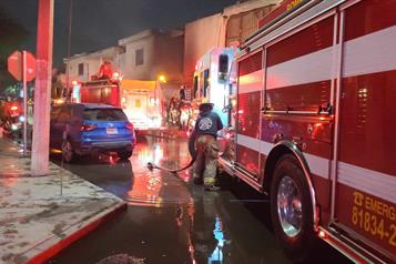 Sospechan que pirotecnia incendia auto