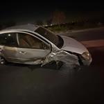 Impacta auto contra camell&oacute;n central