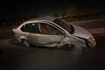 Impacta auto contra camell&oacute;n central