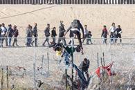Temen que en 2026 empeore cacer&iacute;a de migrantes en Estados Unidos