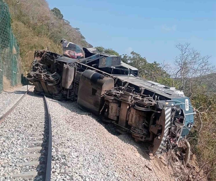 Semar trabaja en rescate de vag&oacute;n descarrilado de Tren Interoce&aacute;nico