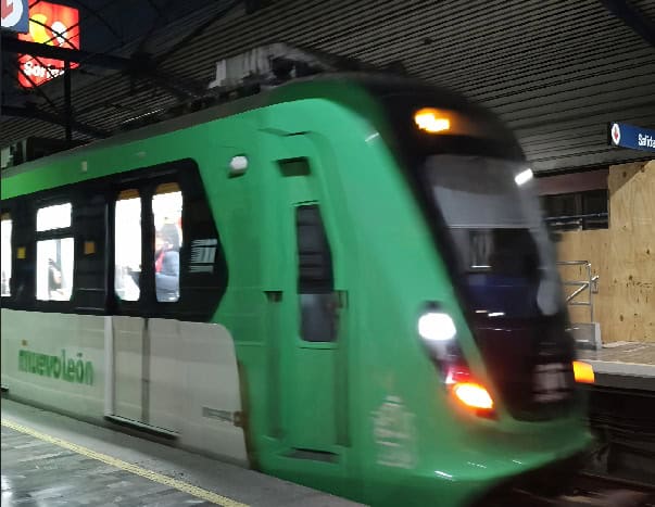 Llega 2026 con aumento en transporte p&uacute;blico; Metro ara&ntilde;a los $10