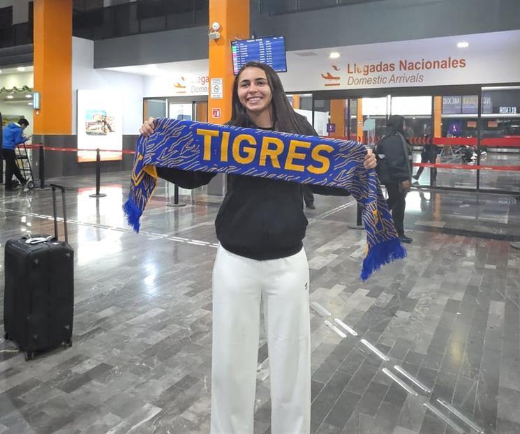 Arriba a la ciudad Mariza Nascimiento, refuerzo de las Amazonas