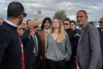 Visita Angelina Jolie el paso de Rafah en apoyo a Gaza