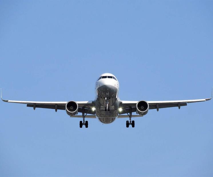 Tr&aacute;fico a&eacute;reo de pasajeros cae 6.5% a noviembre