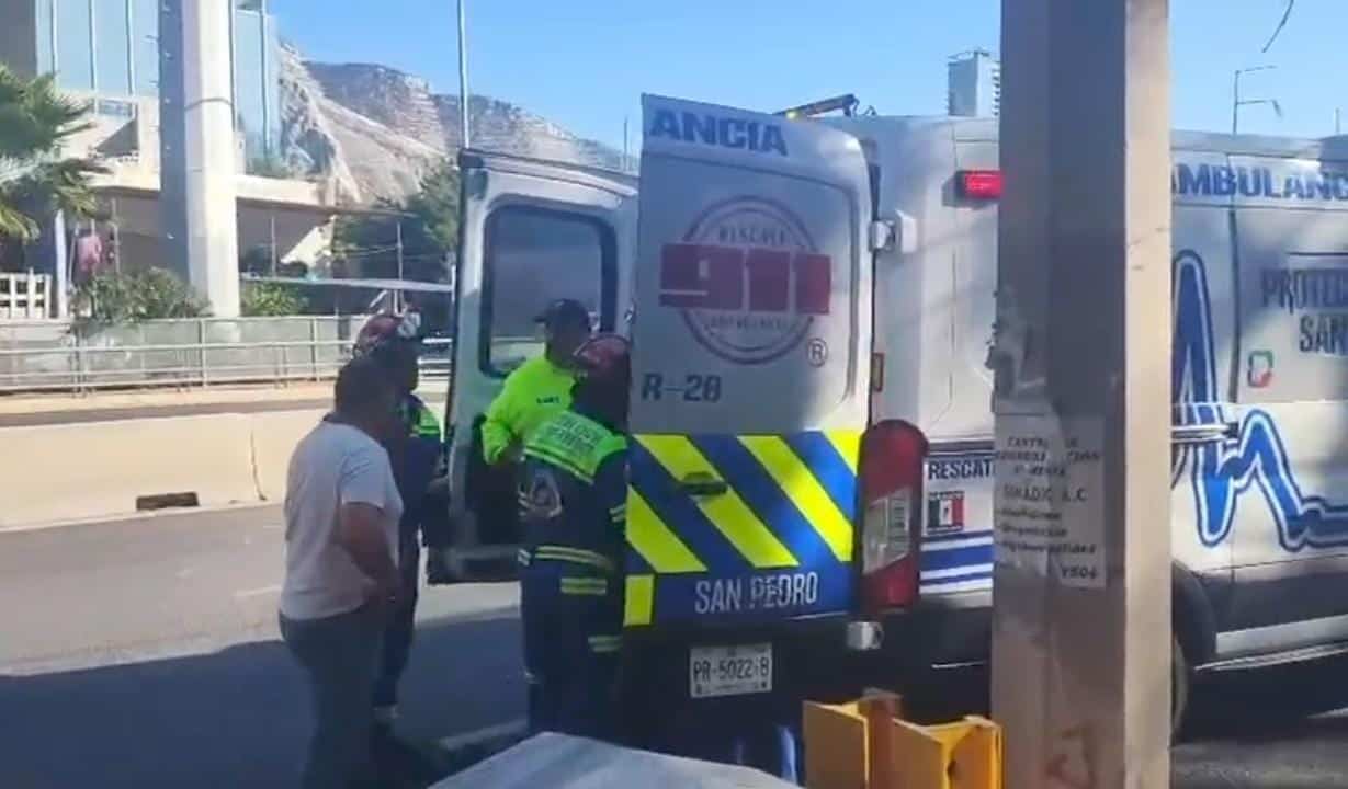 El estrellamiento de un auto contra una barrera met&aacute;lica y un poste de concreto de la CFE, ayer un saldo de seis lesionados, municipio de San Pedro.