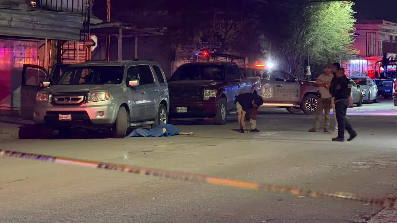 Un hombre fue ejecutado a balazos cuando se encontraba a un lado de su camioneta, por al menos dos delincuentes quienes lograron evadir la justicia, en Garc&iacute;a.