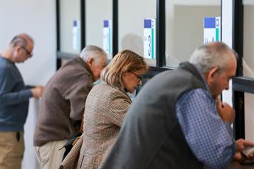 Acuden sampetrinos a pagar su predial