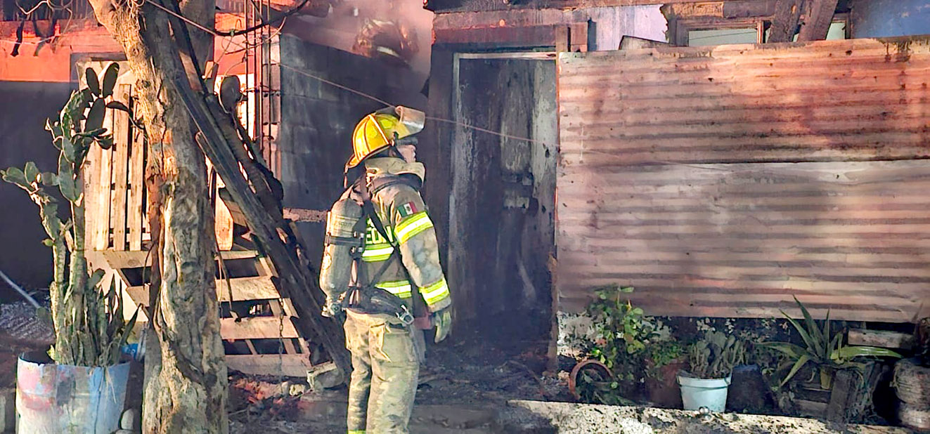 Destruye incendio dos casas Destruye incendio dos casas