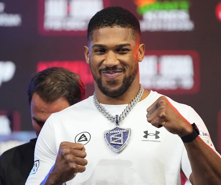 Regresa Joshua a Reino Unido