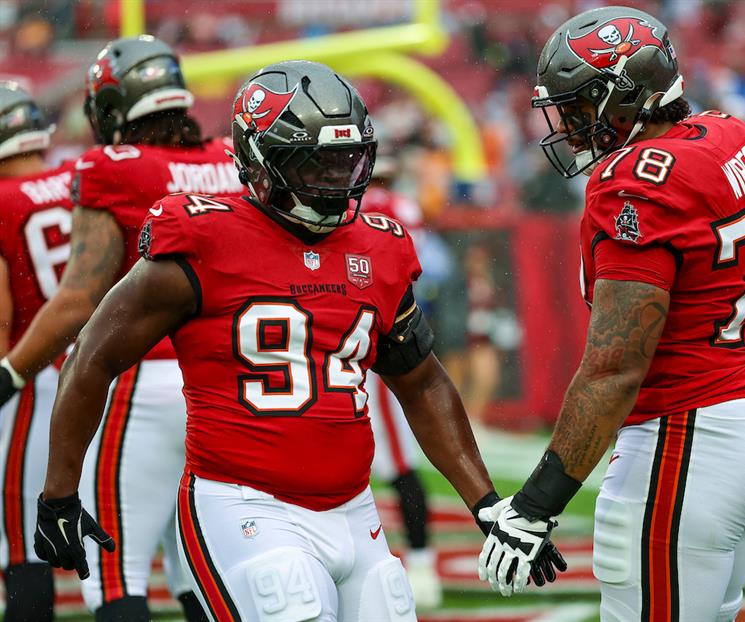 Tampa vence a Carolina y mantienen vivo sueno de playoffs en la NFL Tampa vence a Carolina y mantienen vivo sueno de playoffs en la NFL