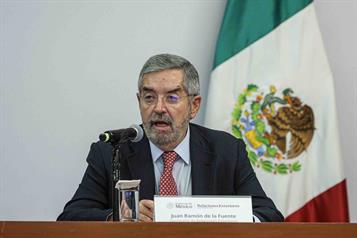 Reaparece canciller De la Fuente en reuni&oacute;n con embajadores