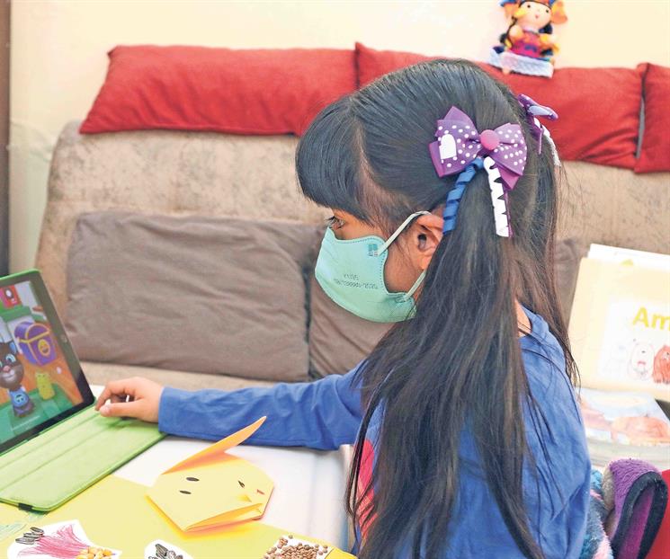 Piden a padres regular el uso de las pantallas a los menores