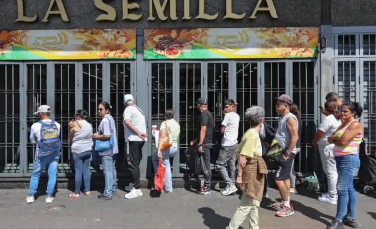 Filas en supermercados de Caracas: Vamos a abastecernos