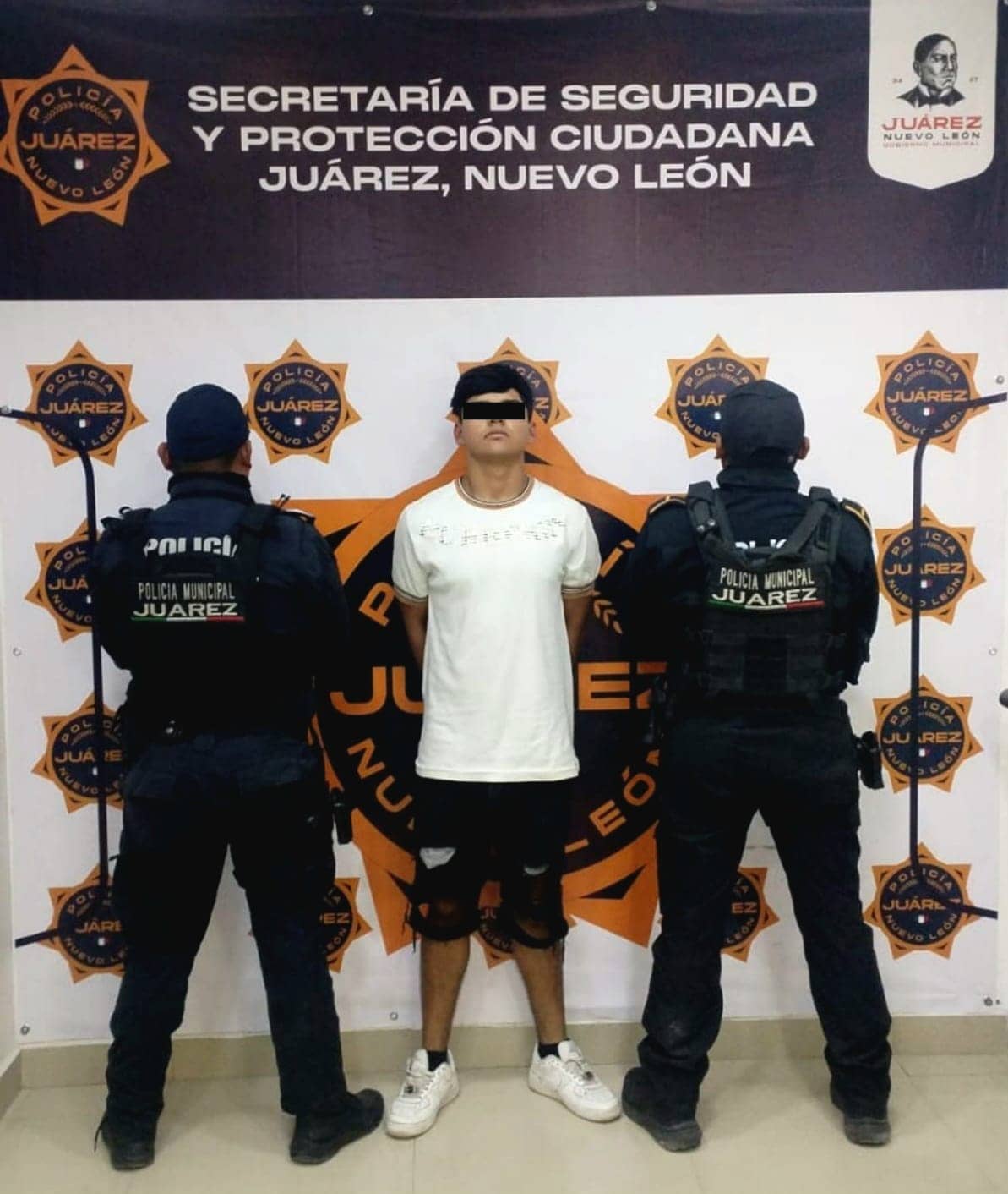 Un joven en posesi&oacute;n de droga, fue detenido por elementos de la Polic&iacute;a de Ju&aacute;rez en calles de la Colonia Villas de San Francisco, municipio de Benito Ju&aacute;rez.