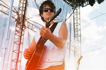 Joe Keery desplaza a Taylor Swift del n&uacute;mero uno en Spotify