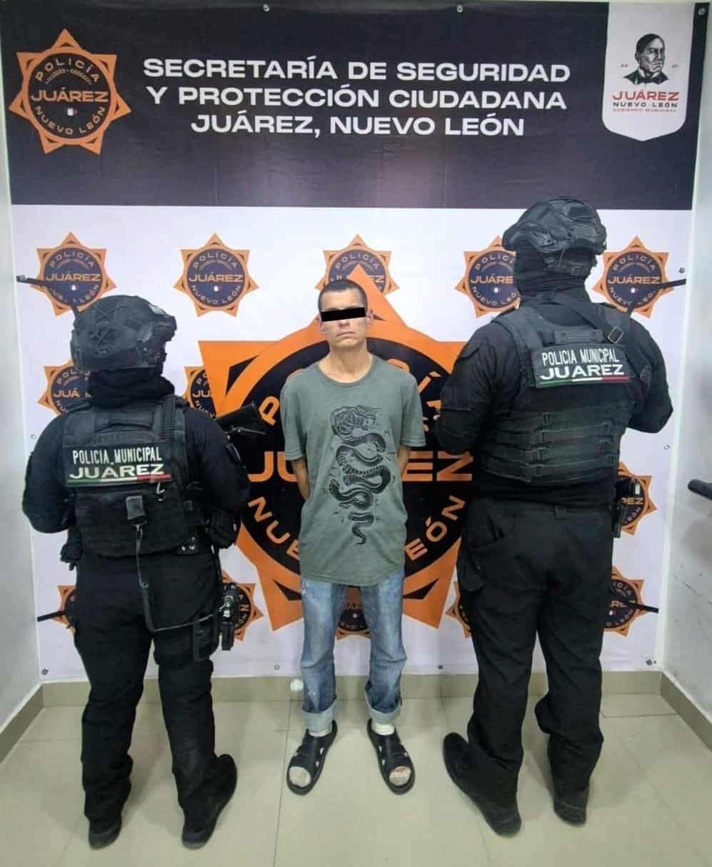 Elementos de la polic&iacute;a de Ju&aacute;rez detuvieron a un hombre en posesi&oacute;n de droga en la Colonia Infonavit Benito Ju&aacute;rez, tras un se&ntilde;alamiento ciudadano realizado en la v&iacute;a p&uacute;blica, en el municipio de Benito Ju&aacute;rez.