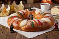 Celebran mexicanos a los Reyes Magos y comparten la rosca