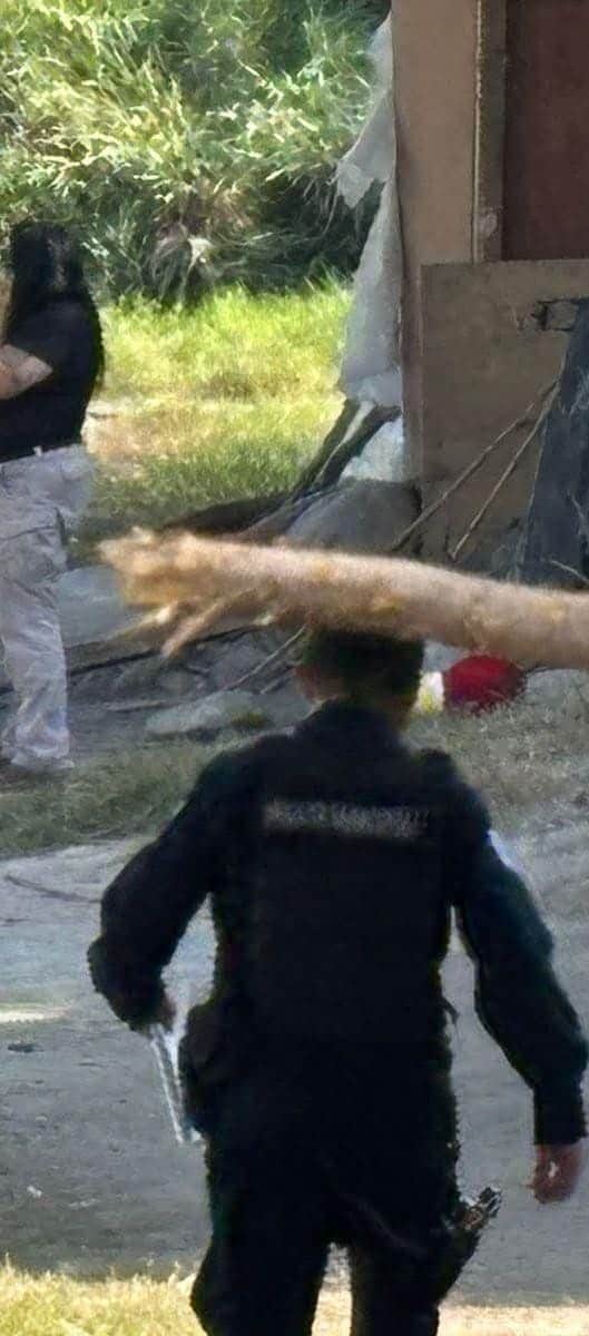 El cad&aacute;ver de una mujer transfue encontrado dentro de un tejab&aacute;n a un costado del Arroyo Topo Chico, ayer en el municipio de Apodaca, hechos que ya son investigados por las autoridades.