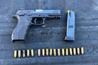 Detienen a joven con armas de fuego