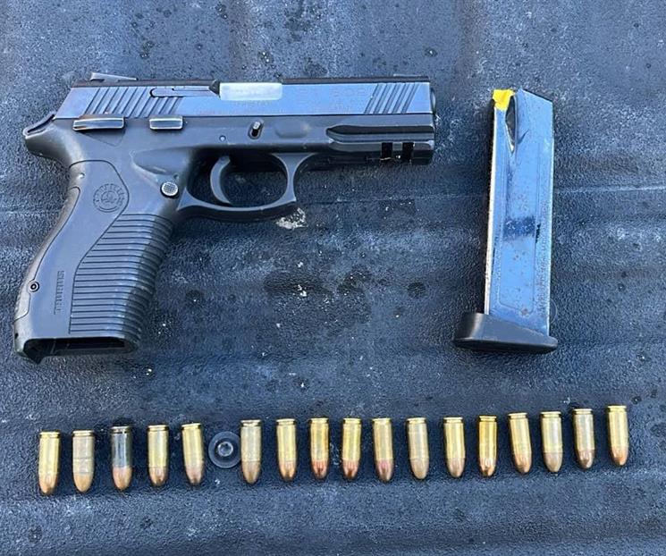 Detienen a joven con armas de fuego