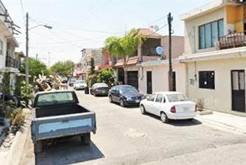 Balean una vivienda en Santa Catarina