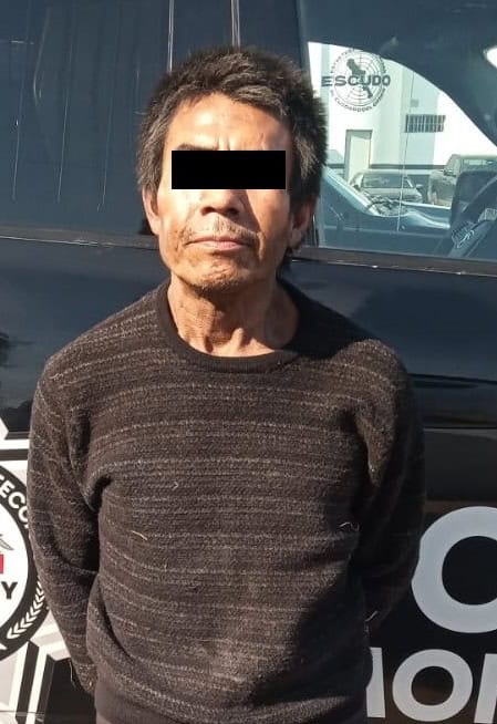 Un hombre que presuntamente lanzaba piedras a los veh&iacute;culos que pasaban por la avenida Morones Prieto, fue detenido por oficiales de la Polic&iacute;a de Monterrey, en la colonia Buenos Aires.