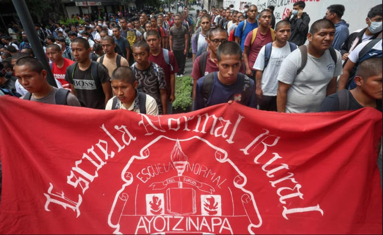 Corte avala priorizar a normalistas para ocupar vacantes de docentes