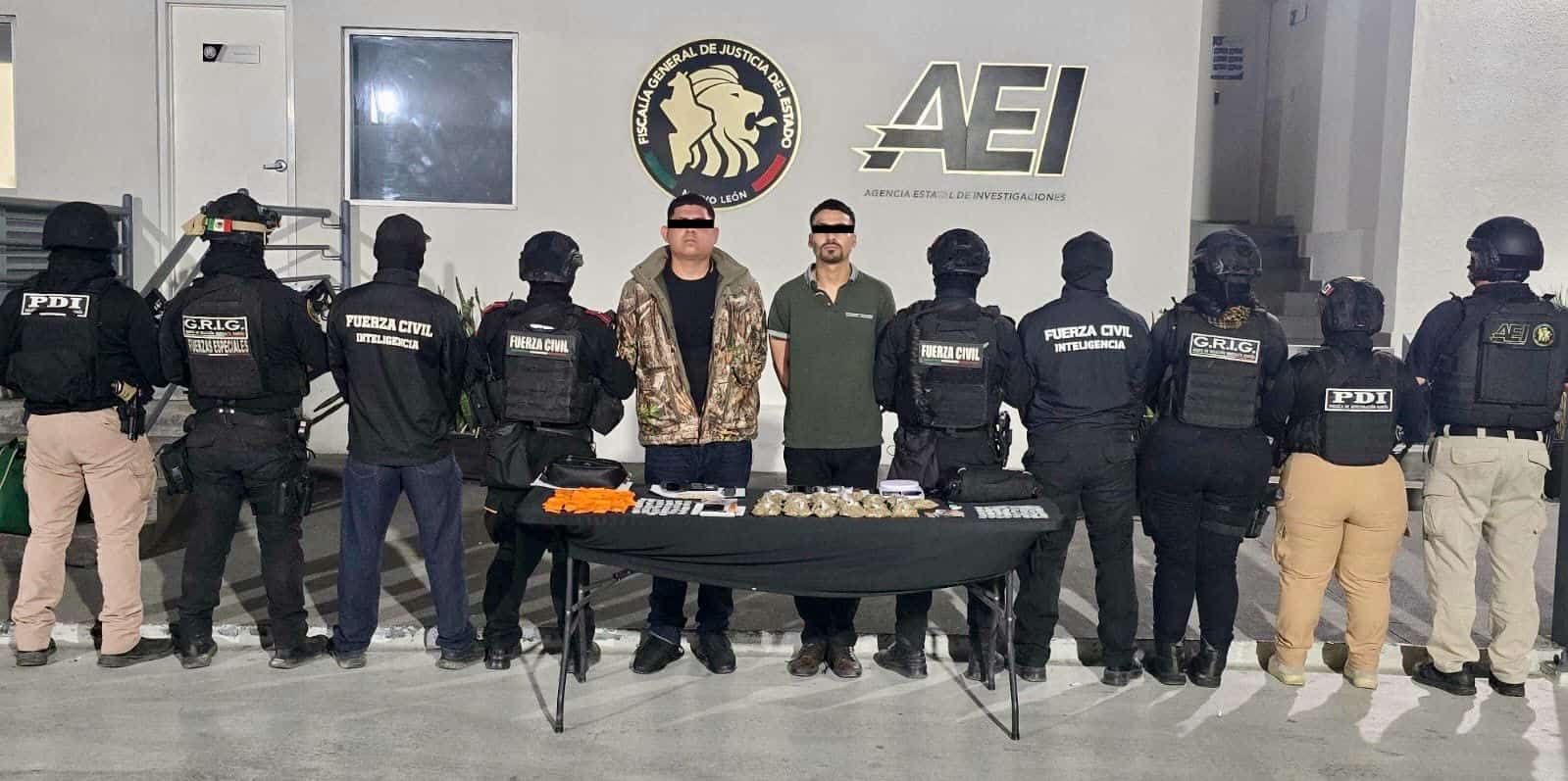 Elementos de Fuerza Civil lograron la detenci&oacute;n de dos hombres armados, acompa&ntilde;ados de una adolescente y un infante, en portaci&oacute;n de diversas dosis de droga y armas de fuego, en la Colonia Paseo Las Torres, en el municipio de Garc&iacute;a.