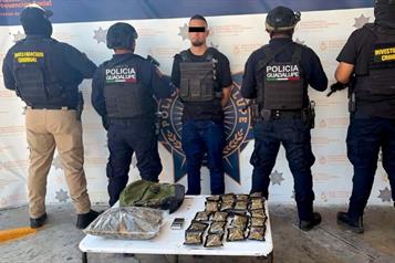 Hallan a sujeto con chaleco t&aacute;ctico y droga