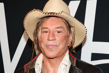 Mickey Rourke niega pedir donaciones para evitar desalojo