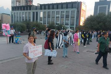 Protestan por incrementos graduales del transporte p&uacute;blico