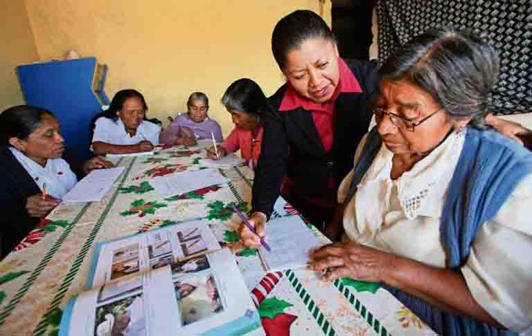 Publica SEP convocatoria de voluntarios para atender rezago