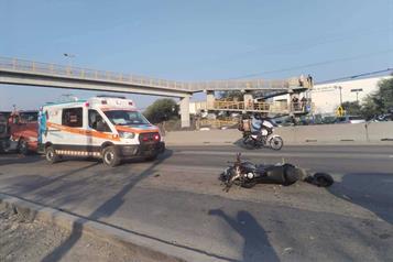 Choca moto contra auto