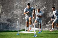 &acute;Les debemos un t&iacute;tulo&acute;