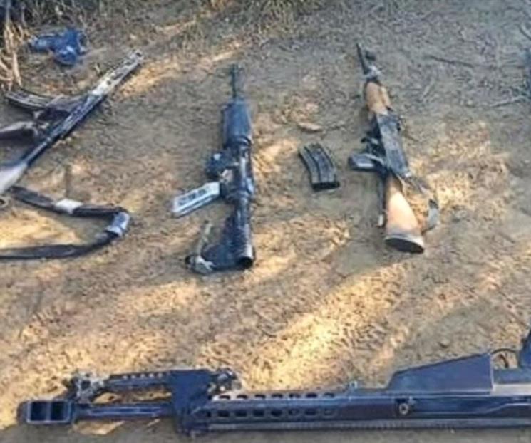 Abandonan veh&iacute;culos blindados y armas en brecha