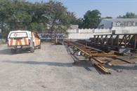 Cae viga de metal sobre trabajador Cae viga de metal sobre trabajador