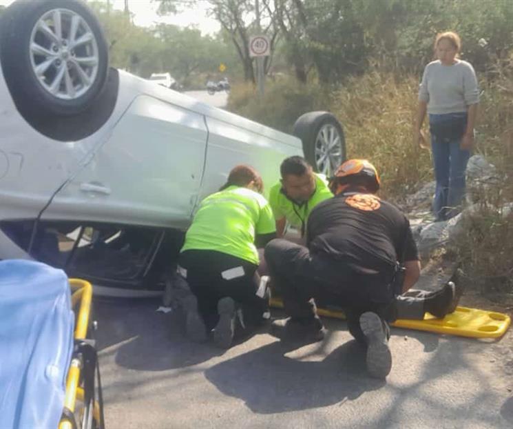 Vuelca auto en Guadalupe Vuelca auto en Guadalupe
