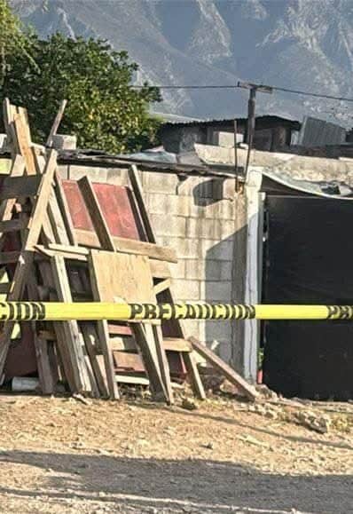 De al menos una herida en la cabeza que le hicieron con un machete, un joven muri&oacute; en el interior de su domicilio, donde fue asaltado por al menos dos personas, esta madrugada en el municipio de Garc&iacute;a, quienes huyeron en una motocicleta de la v&iacute;ctima.
